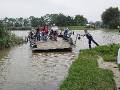 15 Hand Ferry 3 * The hand ferry starting to dock -- Notice the river is flooded * 800 x 600 * (205KB)